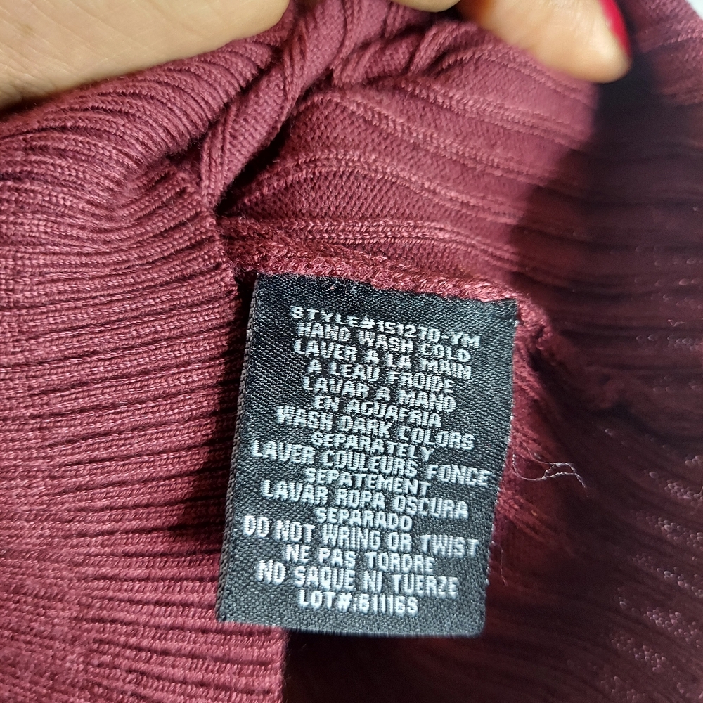 Burgundy sweater with cut out shoulder - Picture 4 of 10